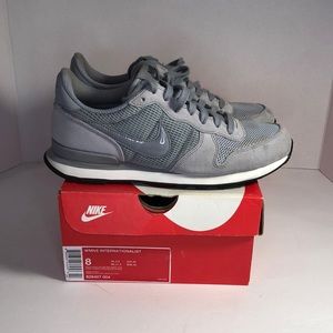 Nike internationalist sneakers